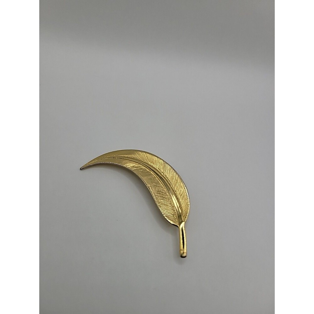 Gold‎ Tone Feather Brooch Pin Curved Leaf Minimalist Vintage Style Classic